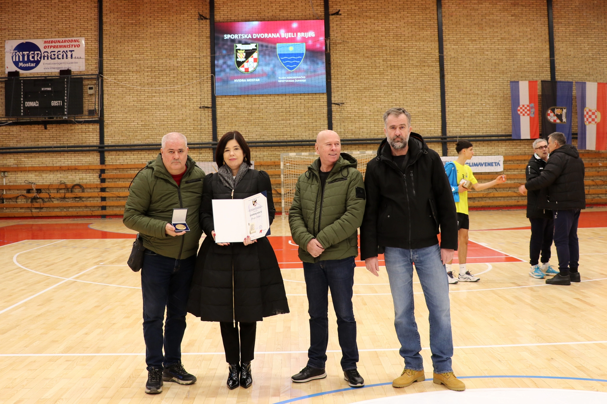 Buhač obišla obnovljenu športsku dvoranu u mostarskom naselju Bijeli brijeg