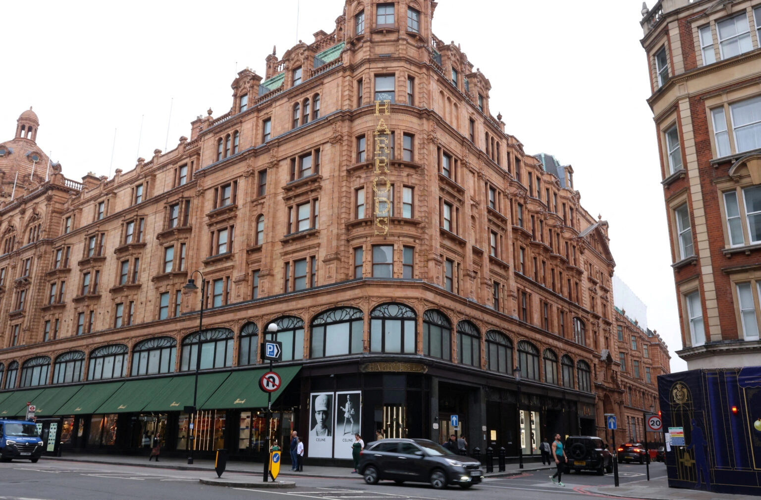 Vlasnika londonskog Harrodsa 60 žena optužilo za spolno uznemiravanje