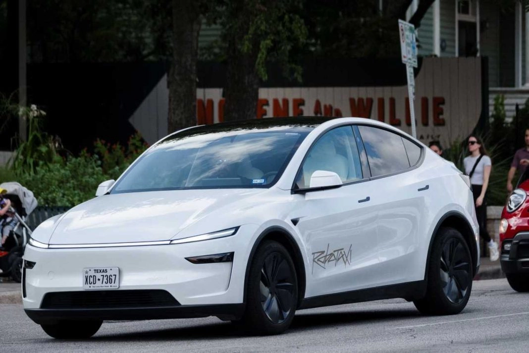 Tesla pokreće probne vožnje robotaksija u Austinu: sigurnost pod povećalom