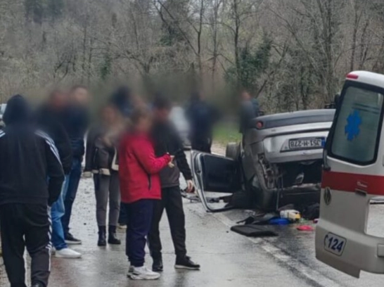 Teška nesreća kod Jablanice: Automobil završio na krovu