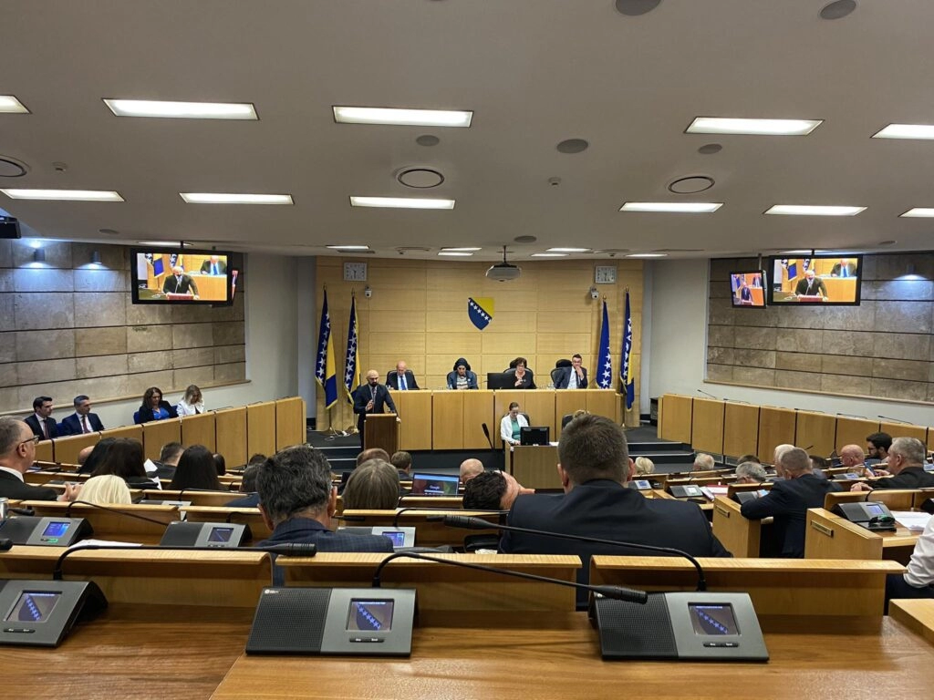 VIŠESATNA DRAMA: Parlament FBiH usvojio Prijedlog zakona o Južnoj interkonekciji, reagirao i Čović: Idemo dalje