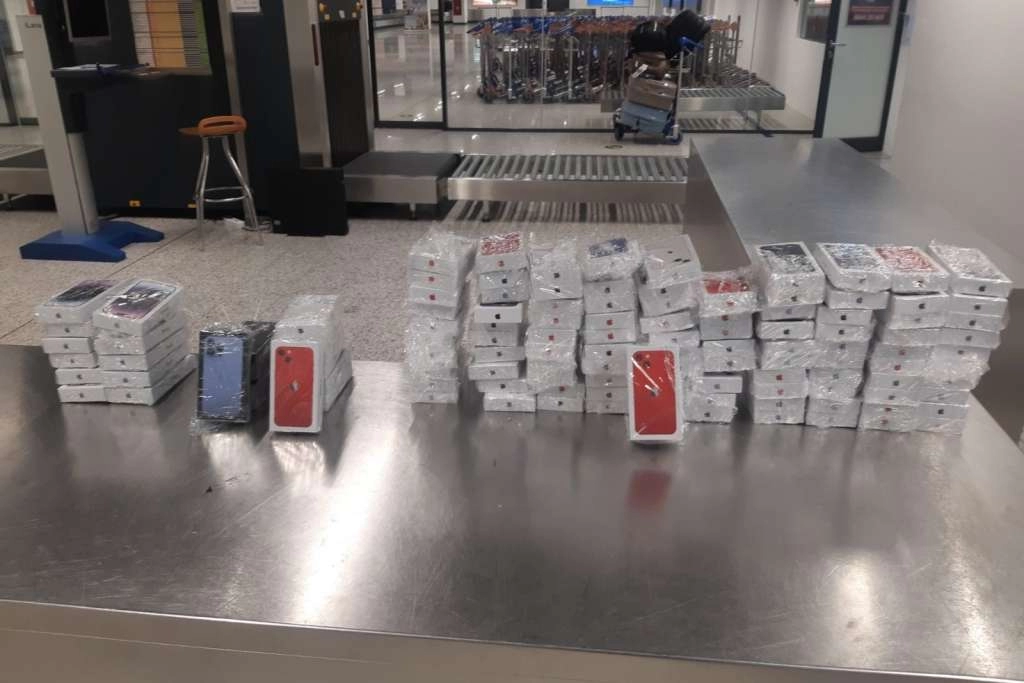 Oduzeto 123 iPhona na Aerodromu Sarajevo