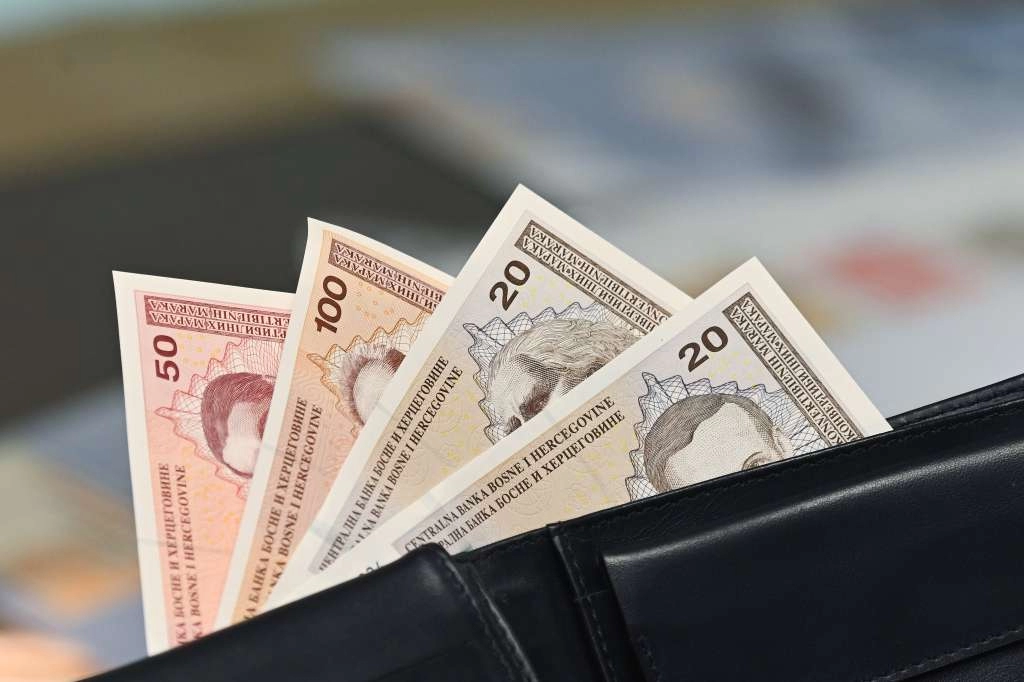 Prosječna neto plaća u FBiH u martu 2025. iznosila 1.565 maraka, bruto plata 2.444 marke