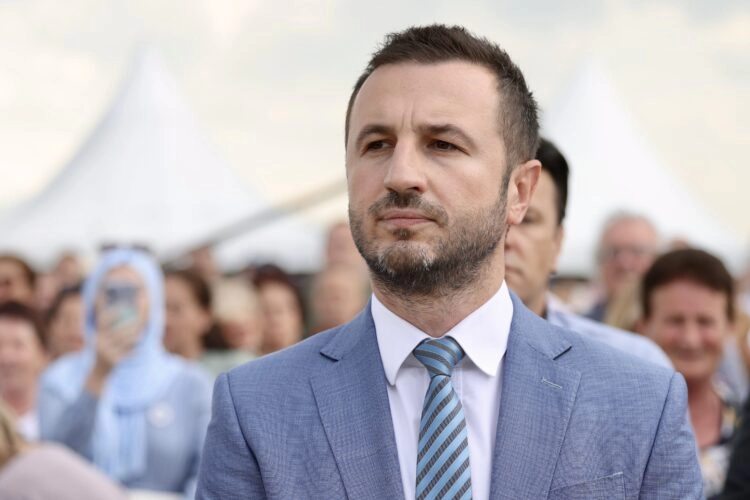 Efendić: Zahvaljujući 'Trojki', Dodik uspio dobiti 300 milijuna maraka više