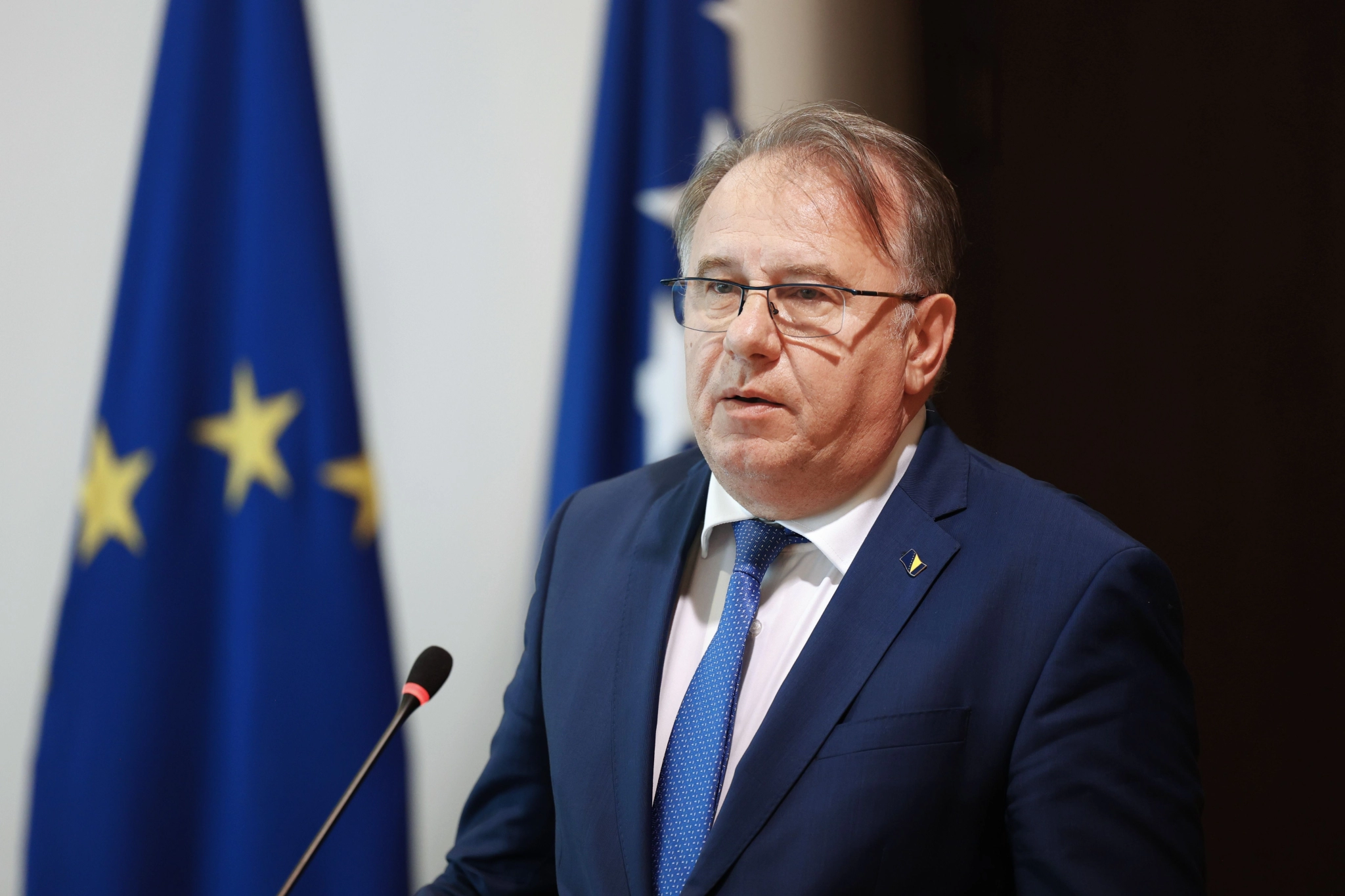 Dug na dug i tako iz mjeseca u mjesec