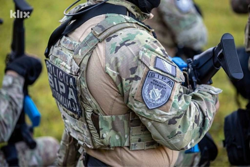 Velika akcija SIPA-e i UNO-a:  Na graničnom prijelazu Gradiška uhićena 4 carinika