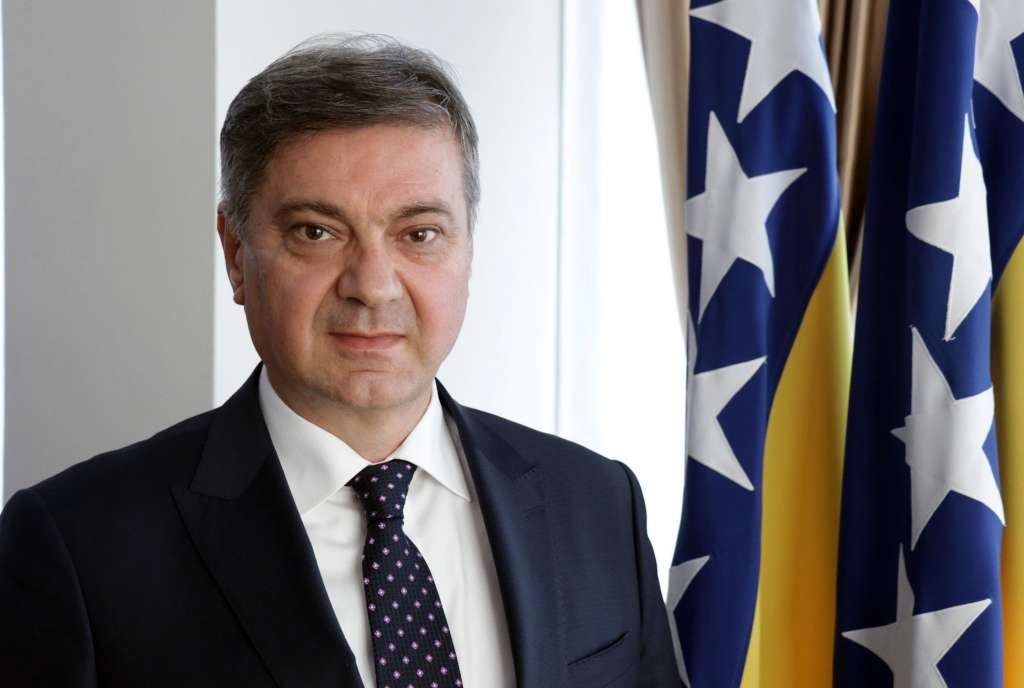 Po nalogu Zvizdića, njegov vozač otputovao u Tivat na sedam dana, sve plaća PS BiH